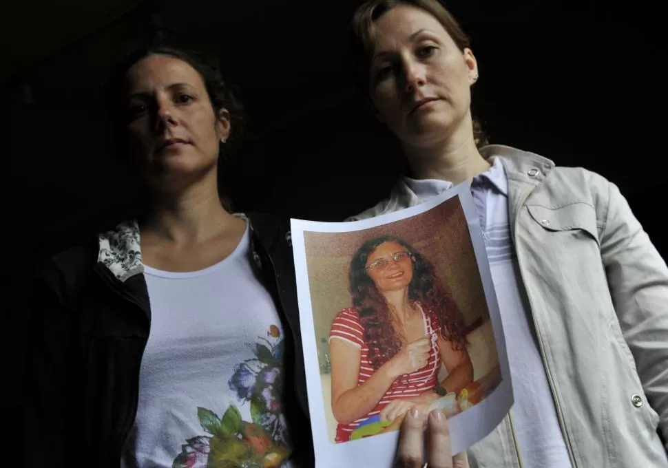 TEMOR. Rosana Chiaro (a la izquierda) dijo que su familia está afligida por la liberación de Luis Gabriel Corral. la gaceta / foto de jorge olmos sgrosso (archivo)