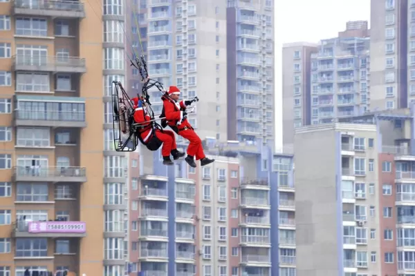 Papá Noel anduvo por aire y por mar