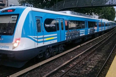 Pintan vagones del Mitre y Randazzo desató su bronca