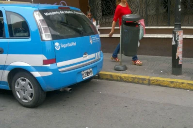 Debería dar el ejemplo, pero viola sus propias normas