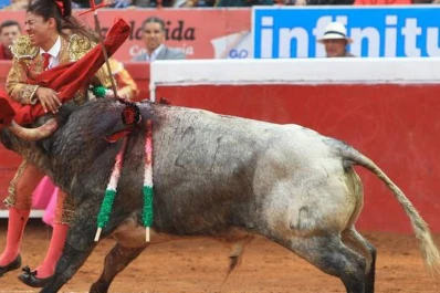 Video: brutal ataque de un toro a una torera