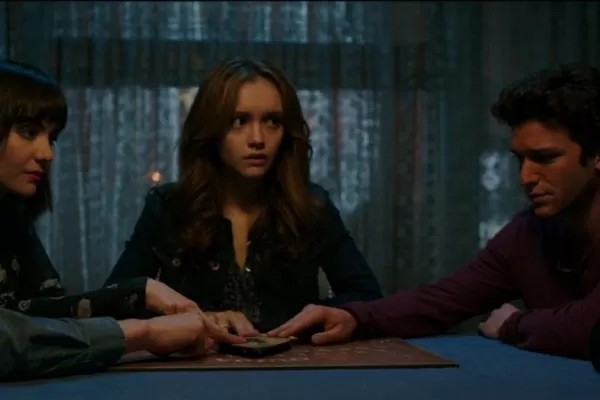 “Ouija” propone un tenebroso contacto con el más allá