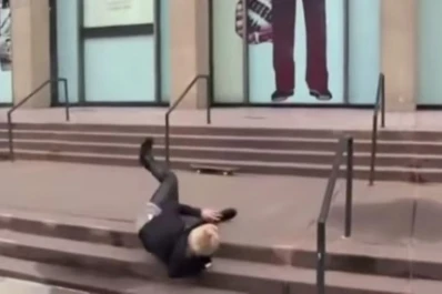 Justin Bieber se da un duro golpe en skate y con vestido