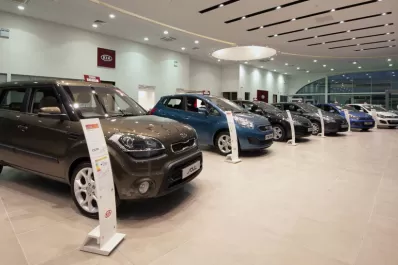 El Gobierno elevó el piso del impuesto a los autos