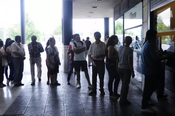 Los usuarios reclaman más rapidez y menos burocracia en el reparto de la Metropolitana