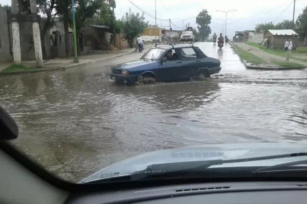 Los vecinos de la zona de San Cayetano vuelven a quejarse del agua que se acumula en la rotonda