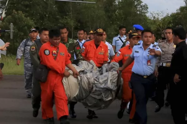No habría sobrevevivientes del avión de AirAsia