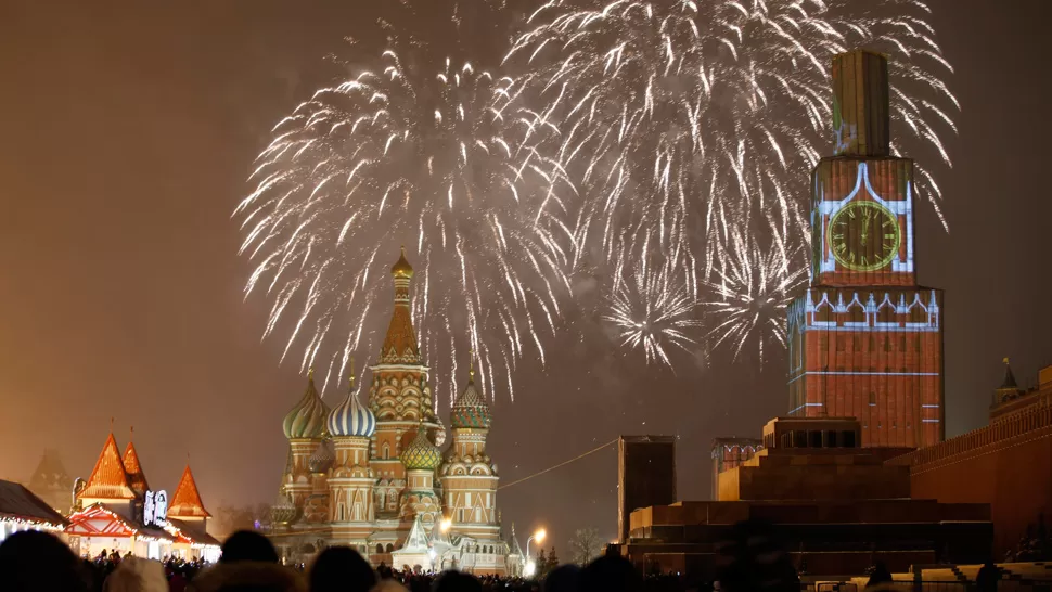 FIESTA DE COLORES. Así se celebraba el 2015 en Rusia. REUTERS
