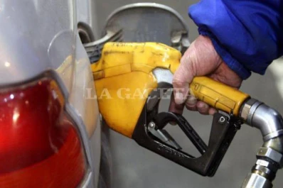 Rige en Tucumán la baja del 5 % en los precios de las naftas