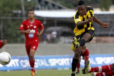 Atlético vuelve a la carga por el colombiano Palomeque