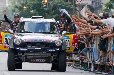 Una multitud celebró en la Plaza de Mayo el inicio del Dakar 2015