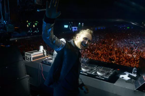 David Guetta fue el rey de la noche puntaesteña