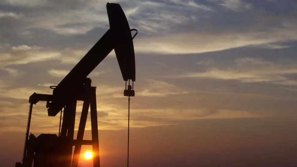 IMPACTO. La sobreoferta de petróleo en el mundo afecta a los mercados. ARCHIVO LA GACETA