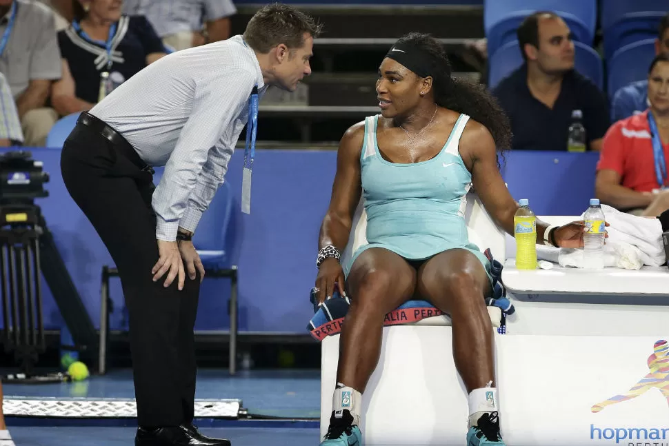 CHARLA. Serena consultó con el juez de silla si podía pedir un café en pleno partido. Pregunté si era legal, comentó después la N° 1 del tenis. REUTERS.
