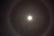 La luna tucumana también mostró un anillo