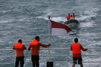 No hay señales de las cajas negra del avión de AirAsia