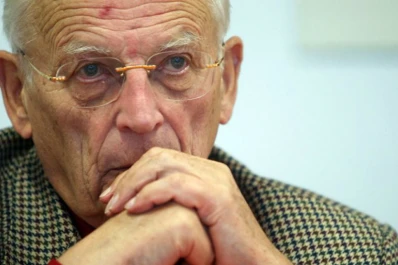 Hoy asesinaron a Voltaire, según el sociólogo Alain Touraine