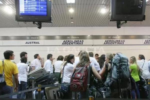 Un vuelo de Aerolíneas Argentinas no pudo aterrizar en Tucumán