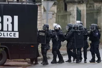 Allanan poblados en busca de los sospechosos de ataque a Charlie Hebdo