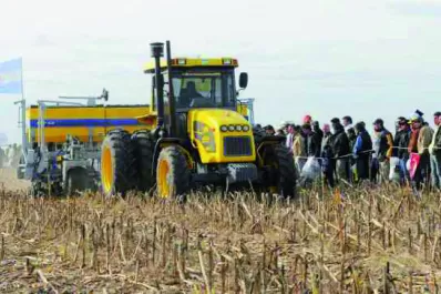 Comienzan trabajos en el campo de AgroActiva 2015