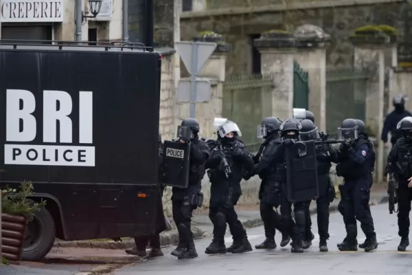 Charlie Hebdo: a los terroristas de París los buscan 88.000 policías