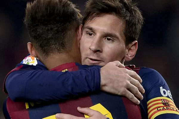 Con Messi como figura, Barcelona venció a Atlético Madrid en un partido clave y da pelea en la Liga