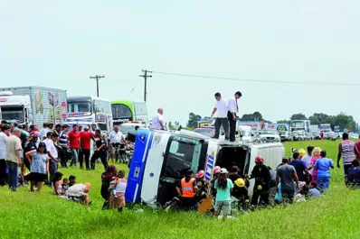Volcó un colectivo en la autovía a Mar del Plata y murió una mujer