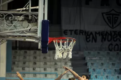 Ganó, pero con deuda de juego