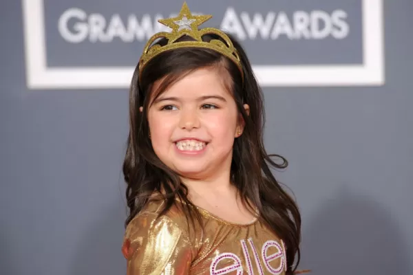 El videoclip de rap de una niña de 11 años causa furor en YouTube