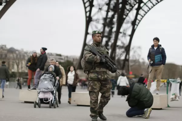 Francia despliega 10.000 militares, ante el temor a nuevos atentados
