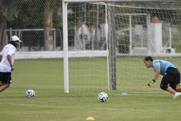 Atlético: Pizzicannella, arquero y soñador, pelea por la titularidad