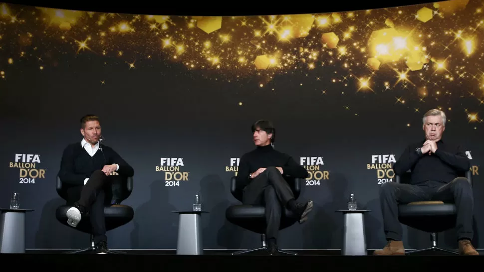 LOS TERNADOS. Simeone, Löw, que se consagró como el mejor DT, y Ancelotti hablan con la prensa internacional. REUTERS