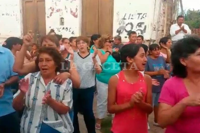 Salta: Los vecinos agredieron con golpes y huevazos a los concejales de El Bordo