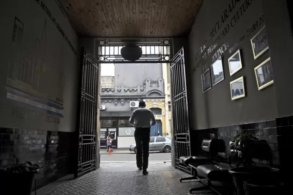 Dos asaltantes huyeron del calabozo de la Guardia Urbana