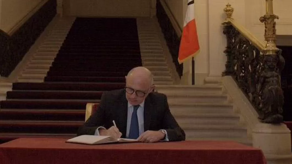 EN PARÍS. Timerman expresó en la Cancillería francesa las condolencias por los atentados terroristas. PRENSA CANCILLERÍA ARGENTINA