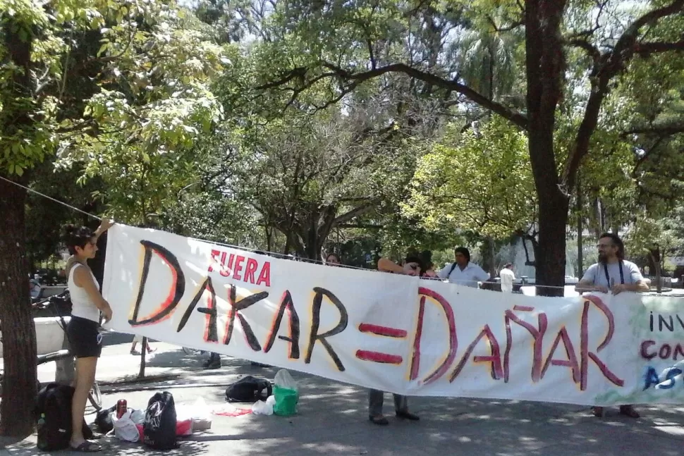 A días de que llegue el Dakar, realizaron una protesta en plaza Independencia