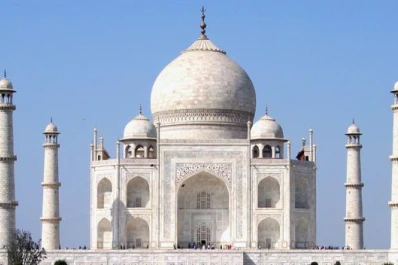 Prohíben quemar estiércol para proteger al Taj Mahal