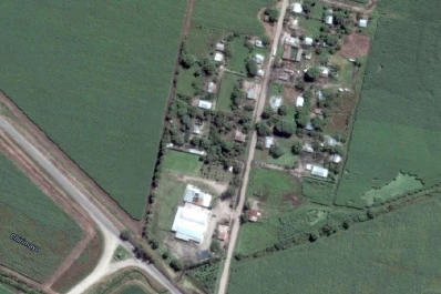 Un hombre perdió el control de su moto, cayó al suelo y murió