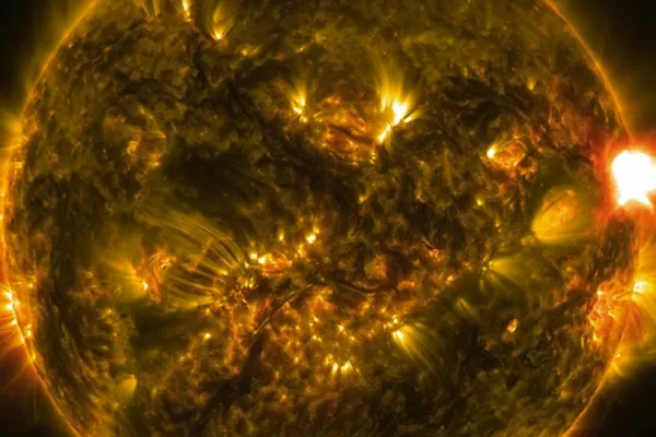 NASA capta la primera gran erupción solar de 2015