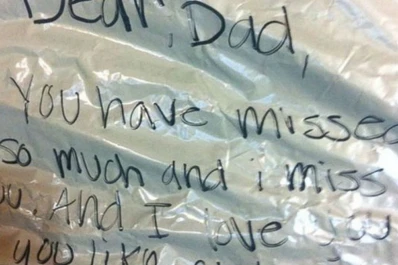 Joven envía globo con un mensaje a su padre fallecido y recibe respuesta