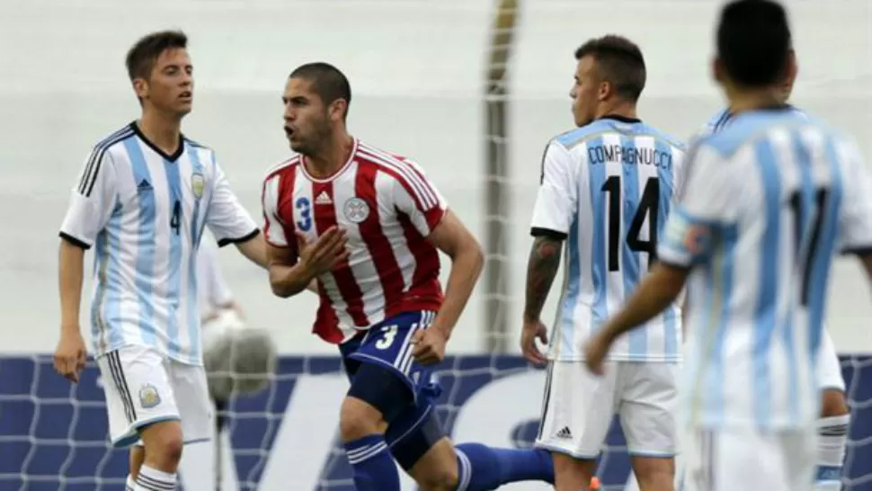 FESTEJO PARAGUAYO. Iván Cañete celebra el gol anotado a la Argentina, el que le permitiría ganar por 1 a 0, por la segunda jornada del Sudamericano Sub 20. REUTERS