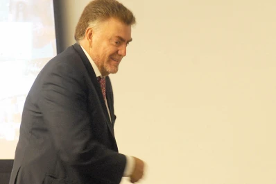 Tildan de hipócrita a Amaya por pedir una Ley de Ética Pública