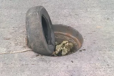 Desapareció una tapa de desagüe pluvial en la alfredo Guzmán al 100