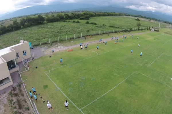 El plantel de Atlético está lejos de todo en Salta
