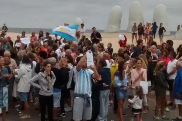 En distintos puntos del país y Uruguay marcharon por la muerte de Nisman