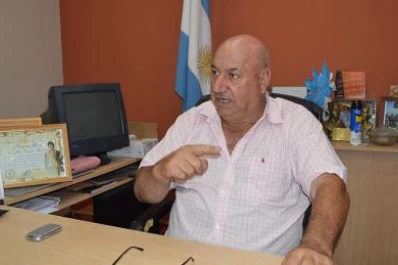 El intendente de las fotos con menores en ropa interior sigue en el cargo