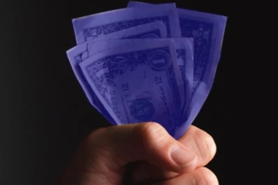 El dólar blue bajó tres centavos a $ 13,67