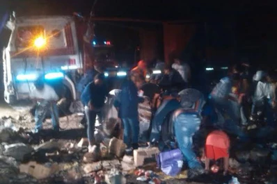 Un camión con mercadería volcó en Ampimpa