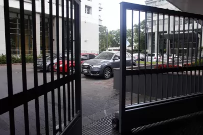 Pasan a disponibilidad a dos custodios de Nisman y allanan otra vez su departamento