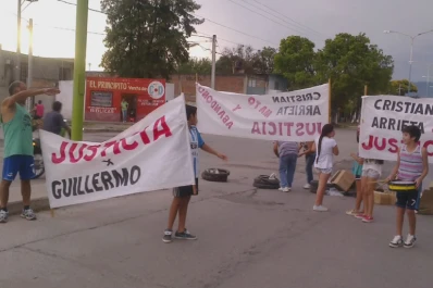 Reclamaron justicia cortando la avenida Independencia y Coronel Zelaya